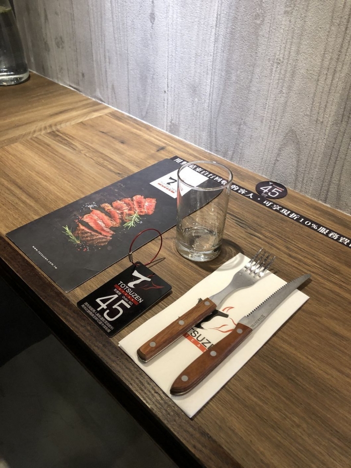 Totsuzen Steak現切現煎以克計價濕式熟成牛排 : 老饕吃巧首選, 打造客製化牛排!