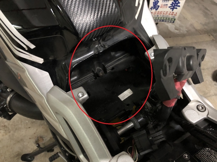 Mio MiVue™ M760D星光夜視雙鏡頭...開箱與安裝.