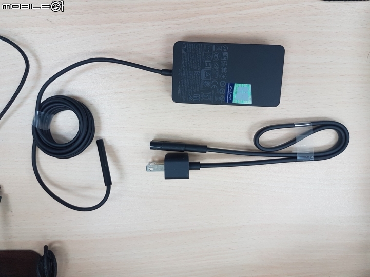 簡單開箱surface pro 6 鍵盤主機同捆包,補充type-c 轉接頭