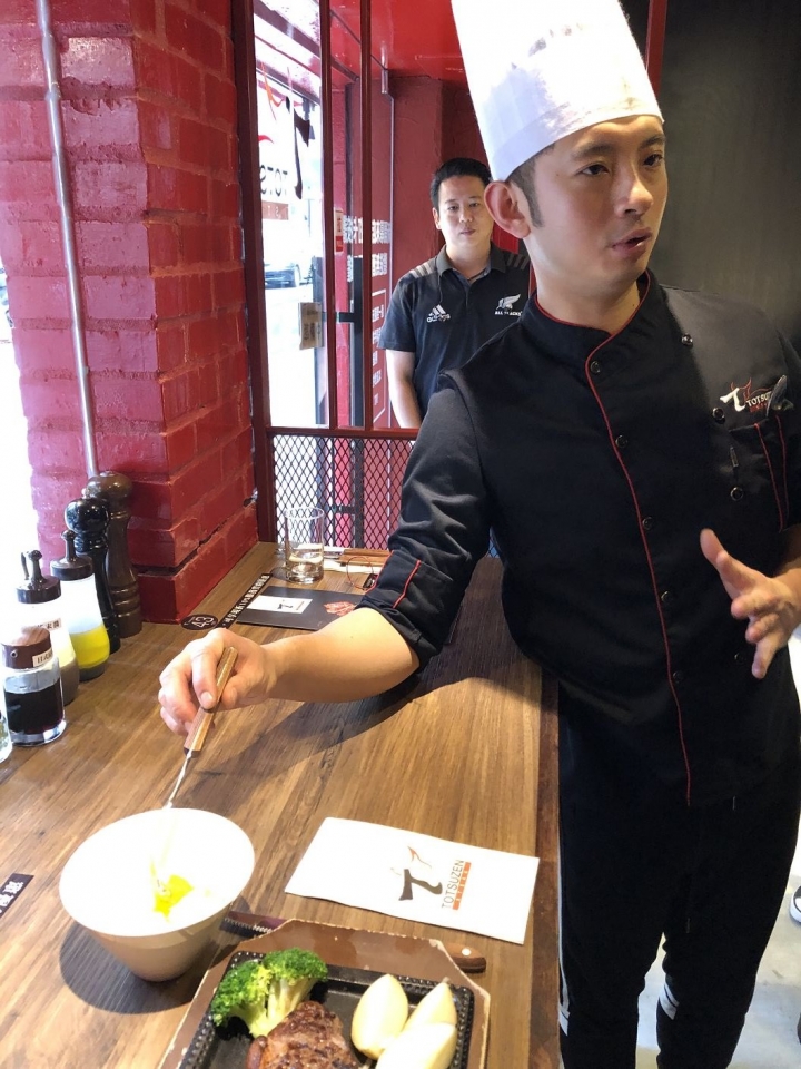 Totsuzen Steak現切現煎以克計價濕式熟成牛排 : 老饕吃巧首選, 打造客製化牛排!