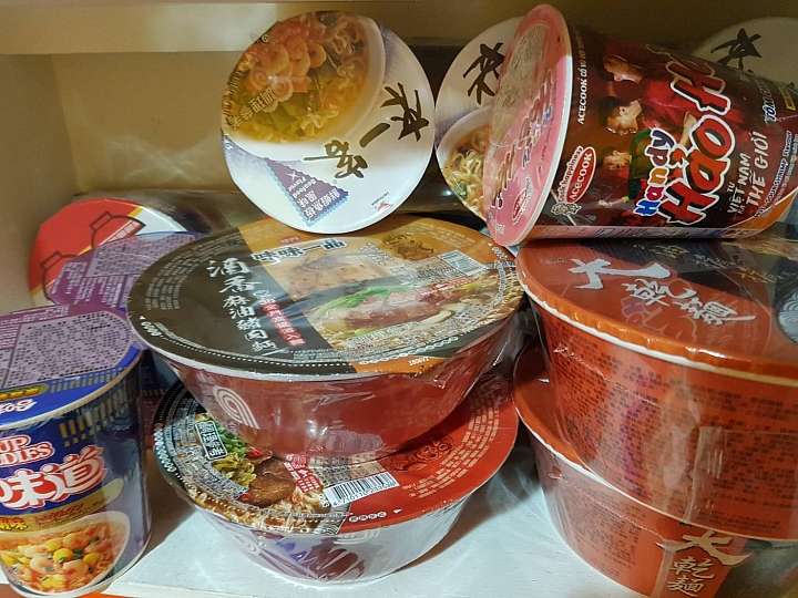 聖誕節只能自己吃泡麵..