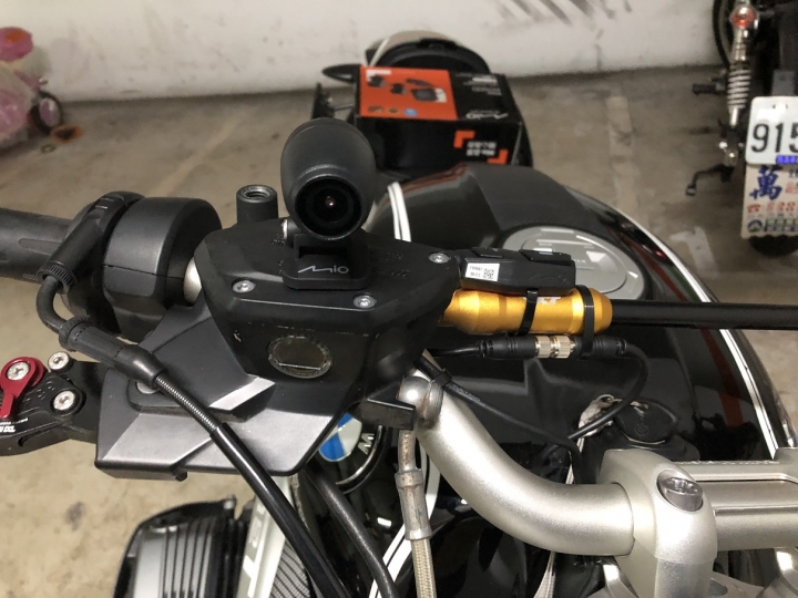 Mio MiVue™ M760D星光夜視雙鏡頭...開箱與安裝.
