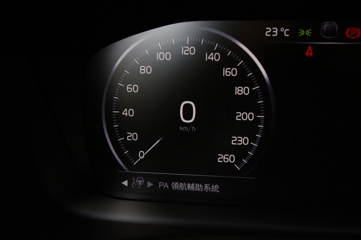 品牌?配備?200萬進口房車推薦哪台?