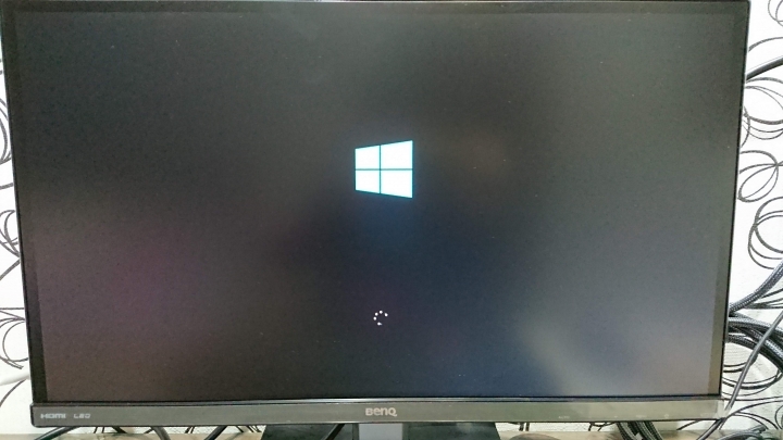 開機windows畫面載入完黑頻