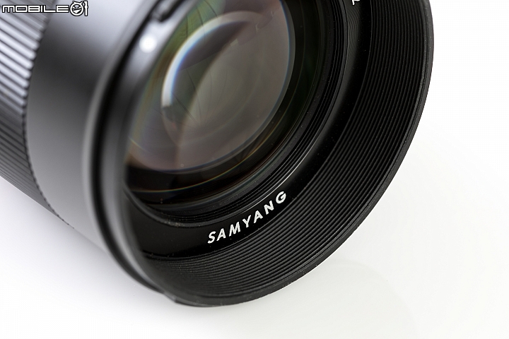 Samyang 85mm f/1.8 ED UMC CS 手動鏡評測｜輕巧與解像力兼備 同時支援 APS-C 與 M4/3 接環！