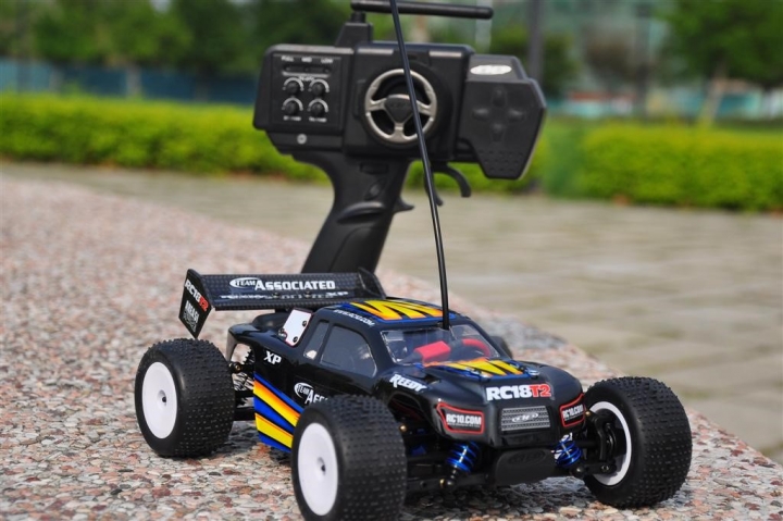 Team Associated(阿蘇士)- RC18T2 無刷版 開箱!!