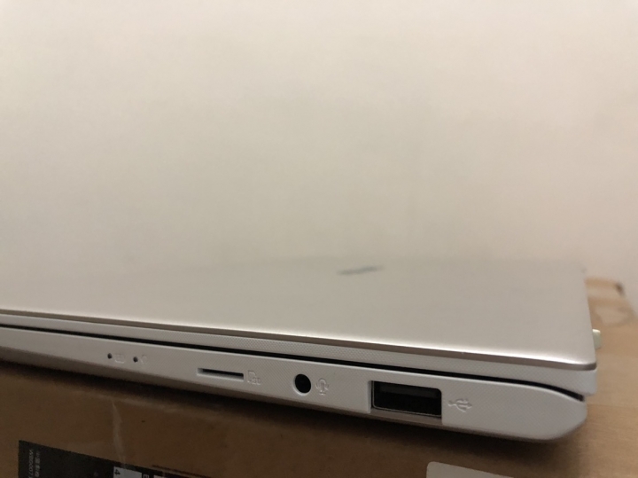 ASUS VivoBook S13 S330UN 能不文書的文書機簡單開箱