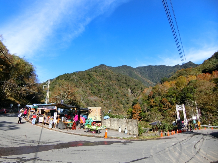 尖石鄉秀巒村,控溪吊橋/軍艦岩吊橋楓紅美景