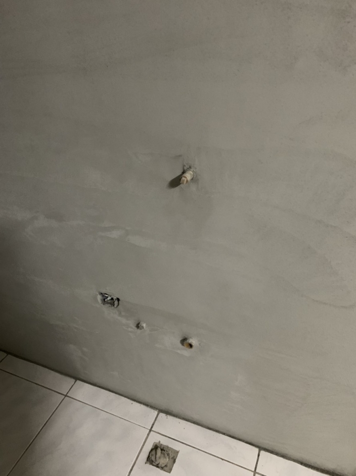 請問廚房冷熱水管移位問題