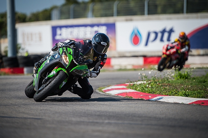 重車日誌051:終於走進仿賽之路,2011年ZX-10R