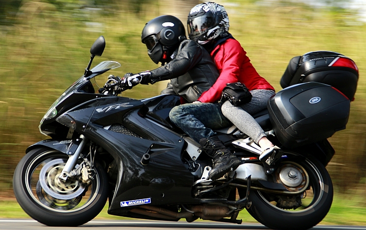 重車日誌051:終於走進仿賽之路,2011年ZX-10R