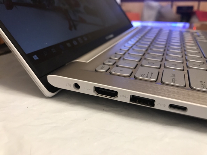 ASUS VivoBook S13 S330UN 能不文書的文書機簡單開箱