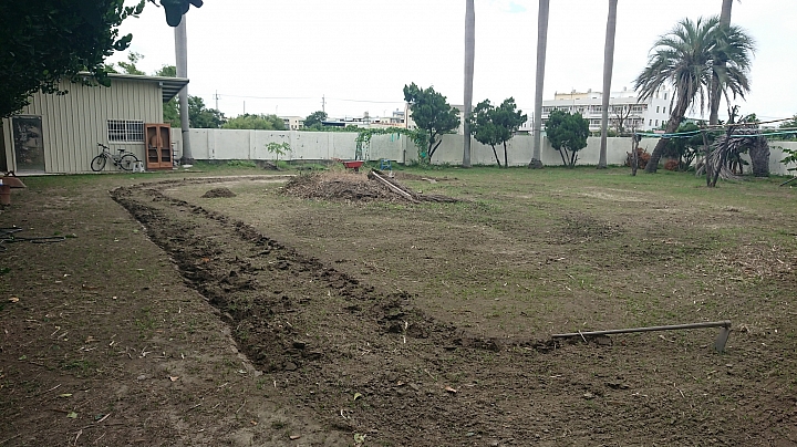 想玩賽道沒地方?那就自己挖吧!!後院賽道開箱!!