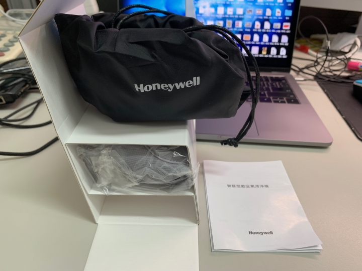 Honeywell戴著走的空氣清淨機開箱