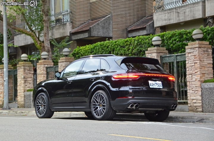 Porsche Cayenne S試駕，眼中所見休旅車，體感卻是性能跑車