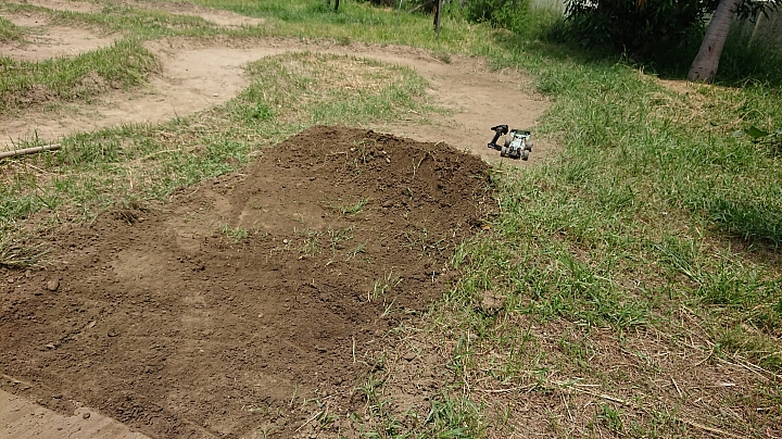 想玩賽道沒地方?那就自己挖吧!!後院賽道開箱!!