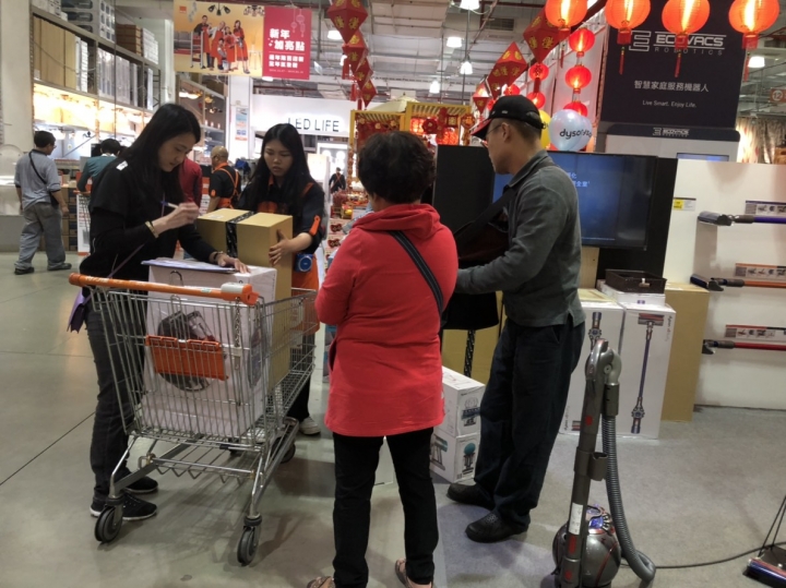 特力屋限量買一送一 又一波搶購人潮