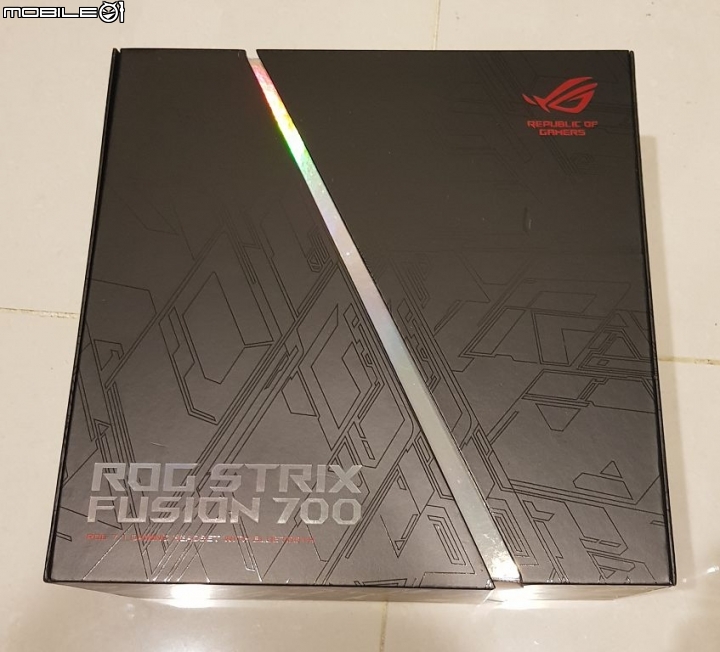 裝逼信仰一次滿足 ROG STRIX FUSION 700 簡單開箱