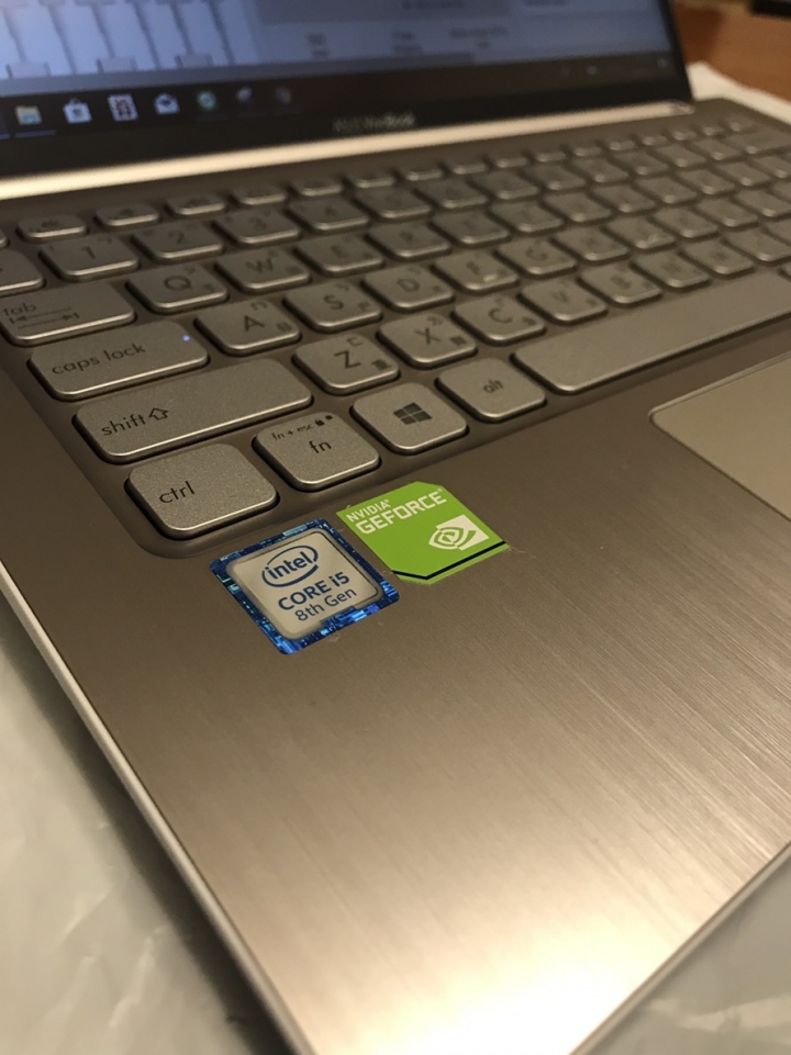 ASUS VivoBook S13 S330UN 能不文書的文書機簡單開箱