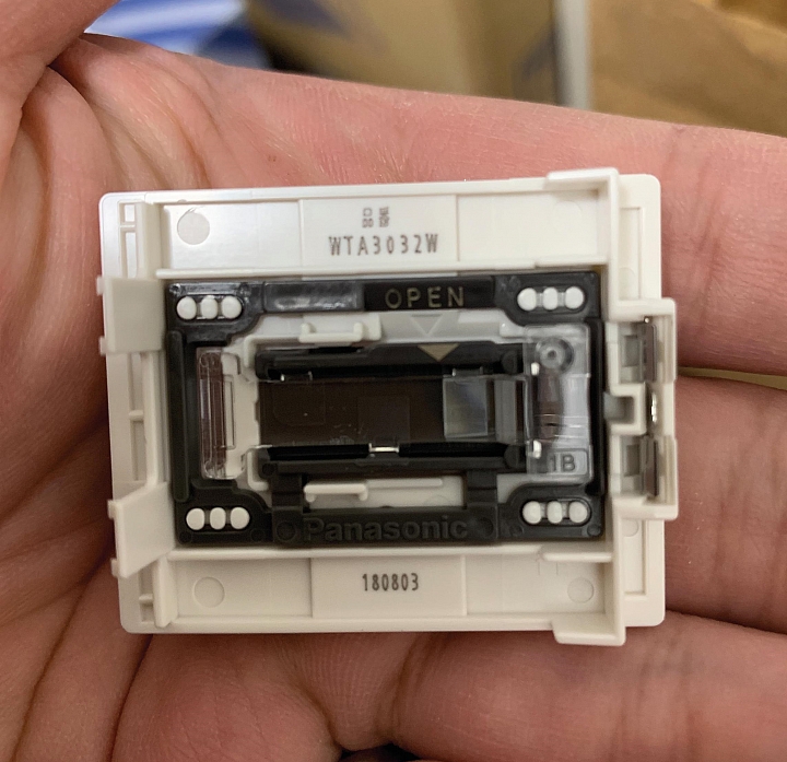 Panasonic ADVANCE 開關插座更換(補充ADVANCE浴室風扇控制面板安裝)