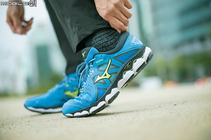 平穩流暢的絕佳組合 MIZUNO「WAVE SKY 2」 寬楦慢跑鞋實跑分享