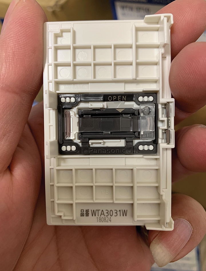 Panasonic ADVANCE 開關插座更換(補充ADVANCE浴室風扇控制面板安裝)