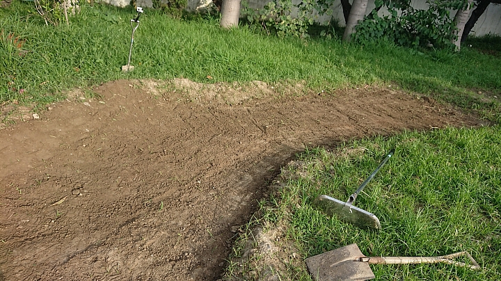 想玩賽道沒地方?那就自己挖吧!!後院賽道開箱!!