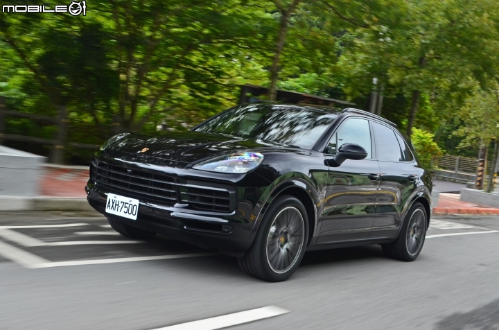 Porsche Cayenne S試駕，眼中所見休旅車，體感卻是性能跑車