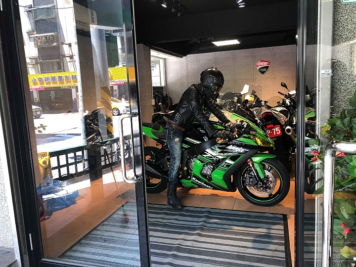 重車日誌051:終於走進仿賽之路,2011年ZX-10R