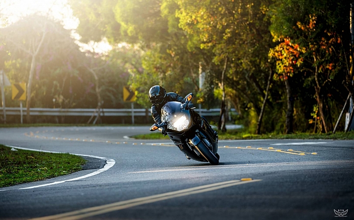 重車日誌051:終於走進仿賽之路,2011年ZX-10R