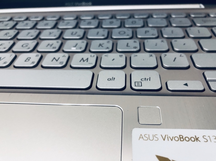 ASUS VivoBook S13 S330UN 能不文書的文書機簡單開箱