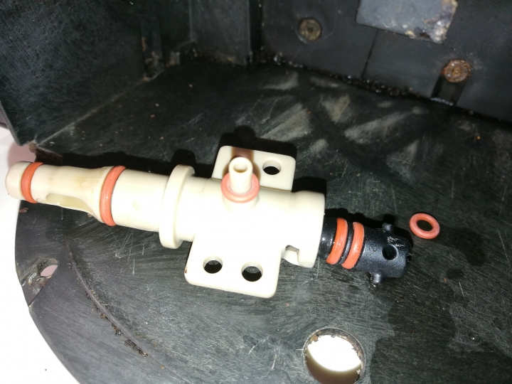 Gaggia/Saeco 蒸氣噴嘴漏水全機墊圈更新紀錄