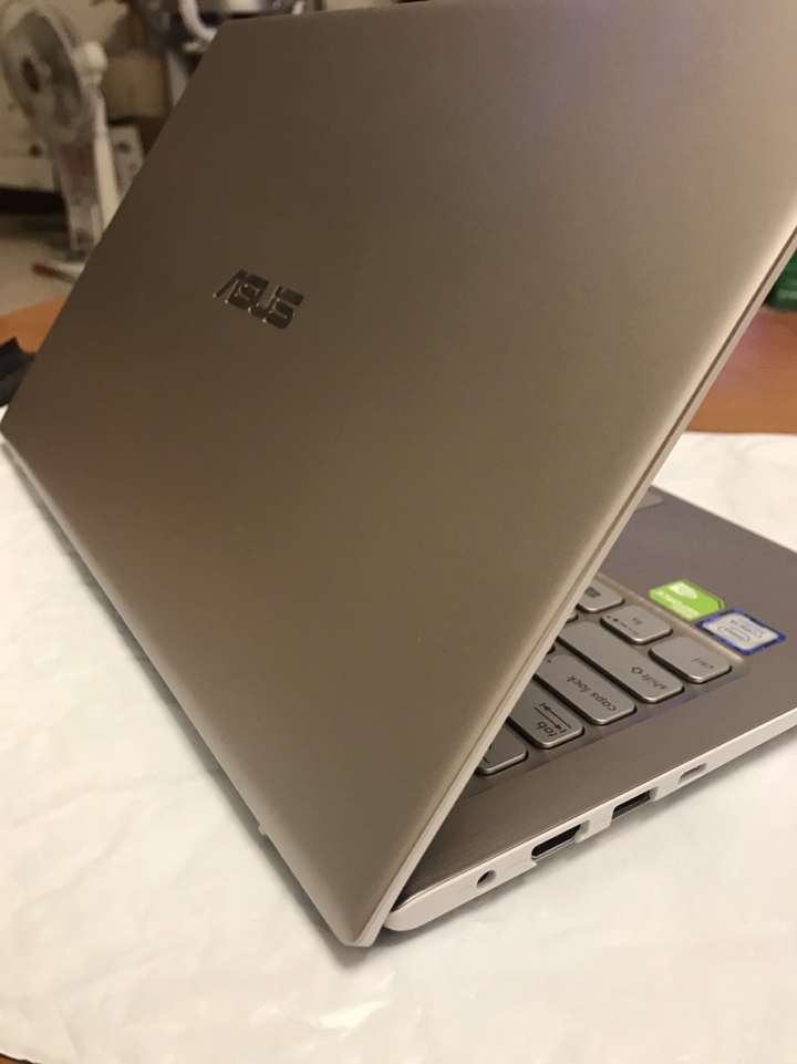 ASUS VivoBook S13 S330UN 能不文書的文書機簡單開箱