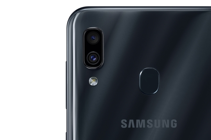 三星中階新機Galaxy A50/A30登場 同有指紋辨識、螢幕水滴起來！