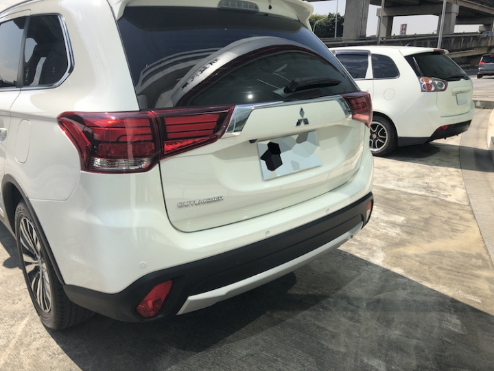年前交車了,outlander 2WD七人座入手~(過年到哪都是人,只好在家上網)