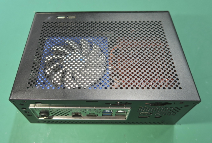 華擎 DeskMini STX家族在添生力軍 B360_MXM 利用空的MXM空間來加強散熱吧