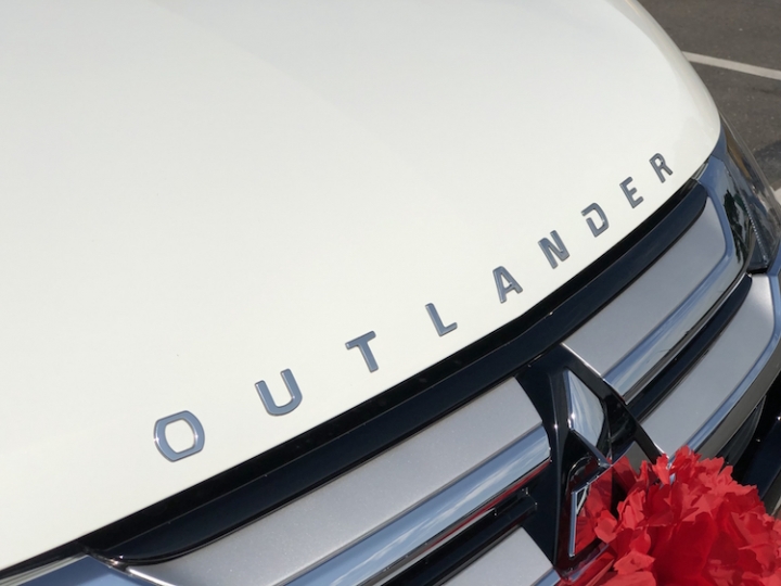 年前交車了,outlander 2WD七人座入手~(過年到哪都是人,只好在家上網)