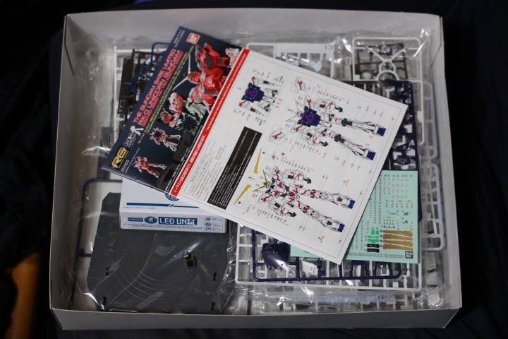 台場 獨角獸鋼彈 RG 1/144 LED限量版 BANDAI 萬代 THE GUNDAM BASE LIMITED RX-0 UCINORN GUNDAM 開箱痛心組裝