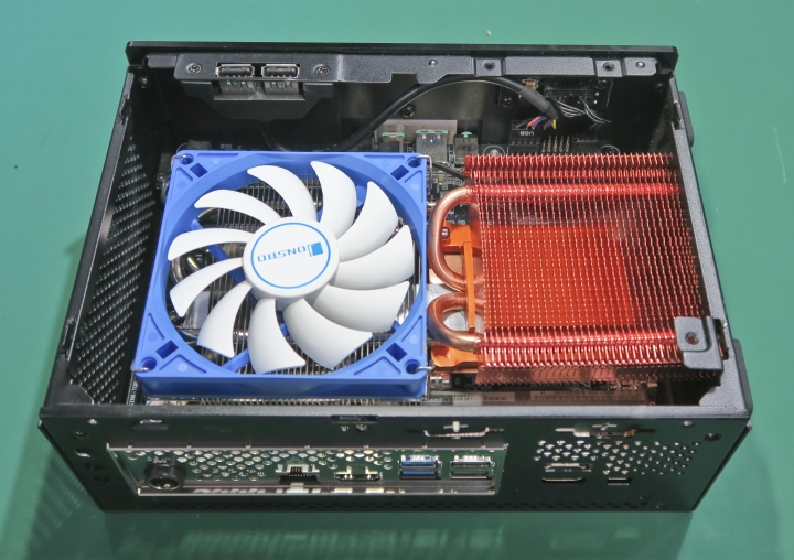 華擎 DeskMini STX家族在添生力軍 B360_MXM 利用空的MXM空間來加強散熱吧