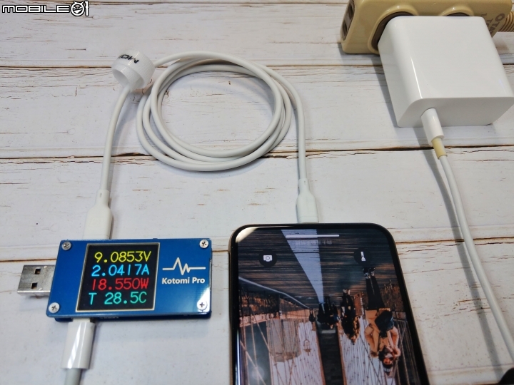 iPhone PD快充線開箱實測 - Momax Type-C to Lightning 充電線