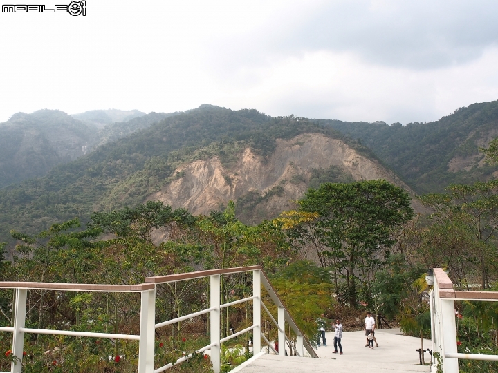 高雄 六龜 寶來花賞溫泉公園 — 只有手湯、足湯的深山秘境，可惜了!