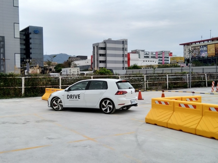 很讚的IQ. DRIVE半自動駕駛體驗!