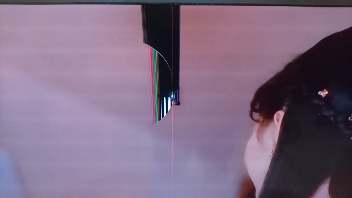 【已解決】在家樂福買的BENQ E43-700 二周後螢幕破裂的體驗(文長,不喜勿入)