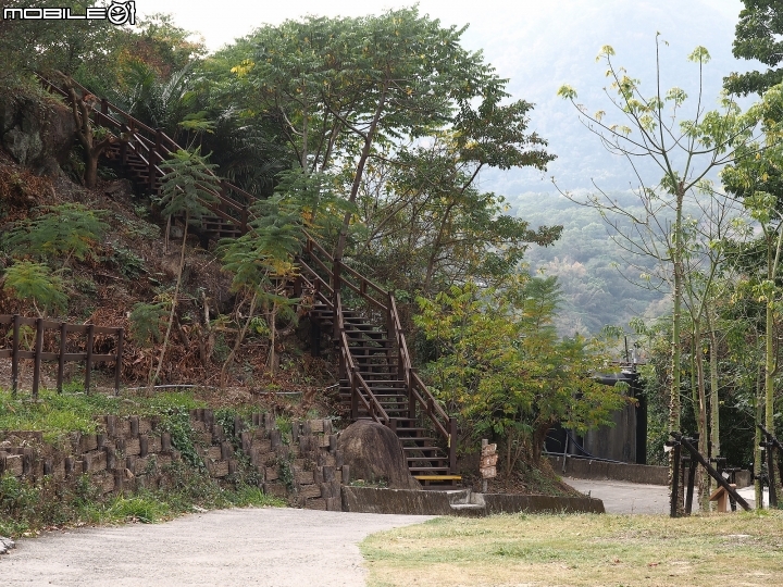 高雄 六龜 寶來花賞溫泉公園 — 只有手湯、足湯的深山秘境，可惜了!