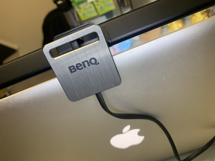 【開箱】BenQ WiT ScreenBar Lite 出差辨公的補燈師