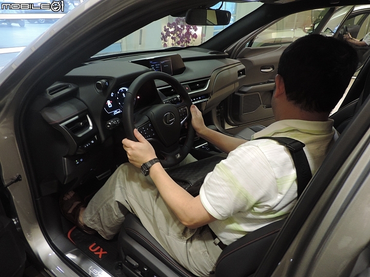 正2019 UX F sport 限量版開箱