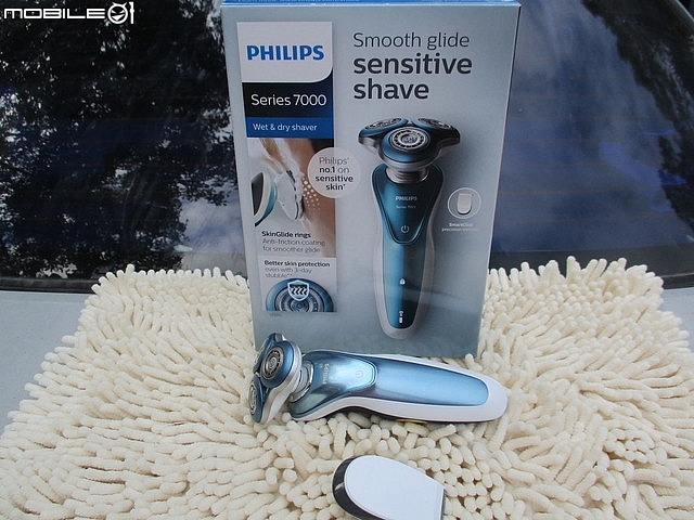 (開箱)高階款,荷蘭製造的PHILIPS飛利浦S7000 君爵系列 【S7370 】乾濕兩用三刀頭電鬍刀 。