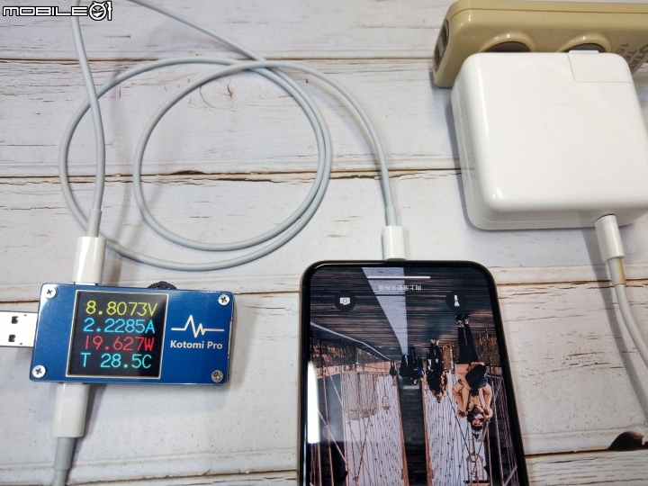 iPhone PD快充線開箱實測 - Momax Type-C to Lightning 充電線