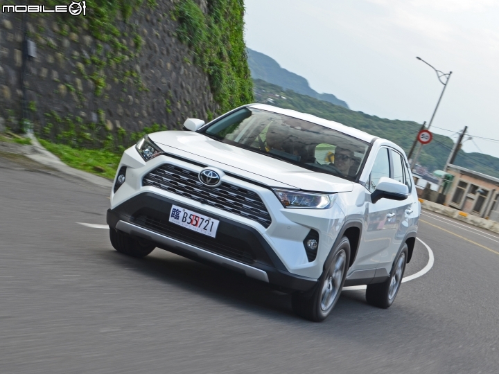 第五代Toyota RAV4 2.0升旗艦版試駕，橫掃千軍之態來襲！