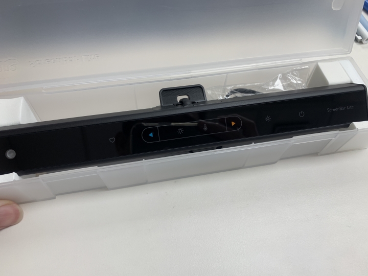 【開箱】BenQ WiT ScreenBar Lite 出差辨公的補燈師
